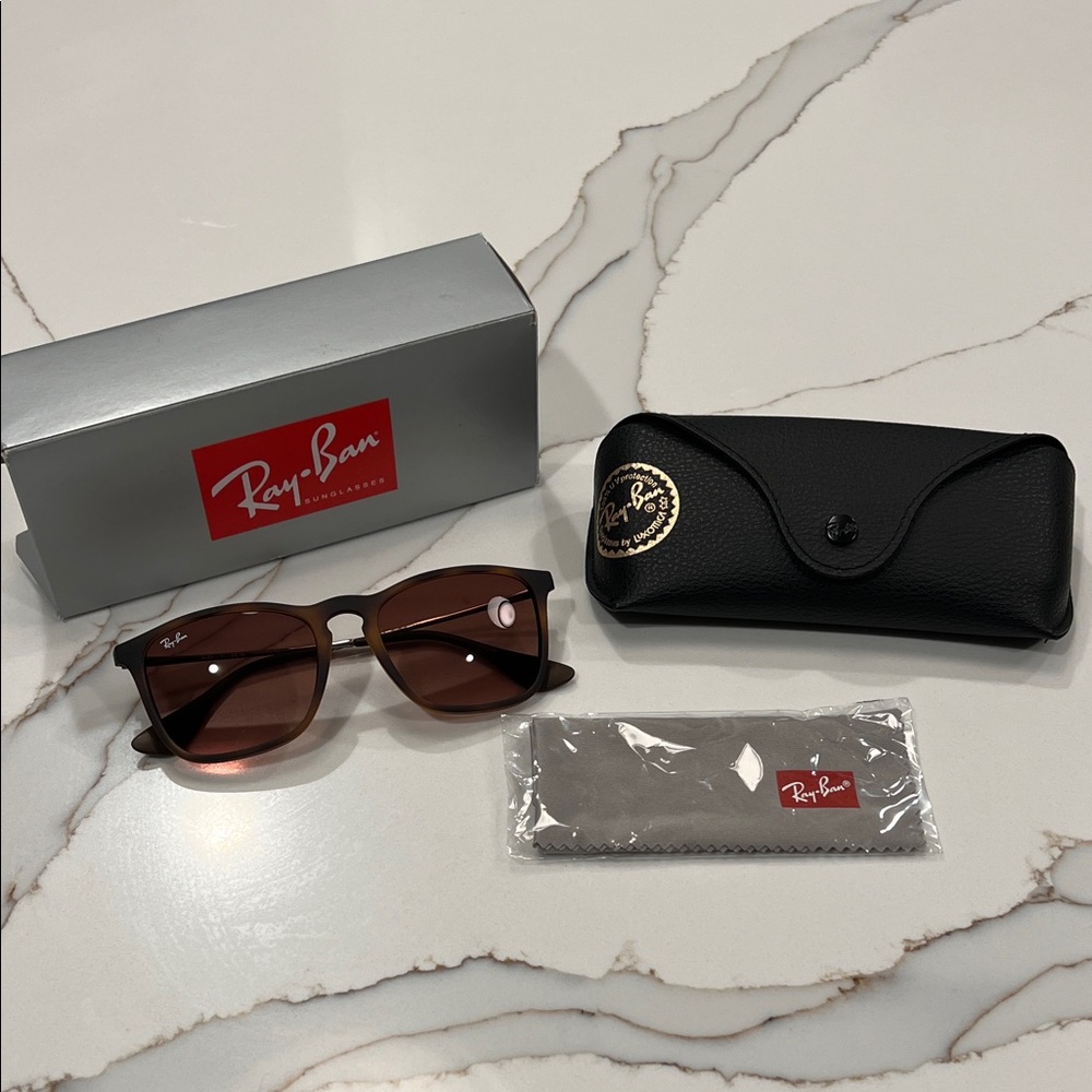 NEW NIB Ray-Ban Chris Rubber Havana Sunglasses 0RB4187